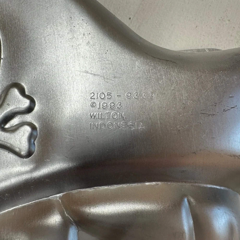Wilton Silver Cake Pan